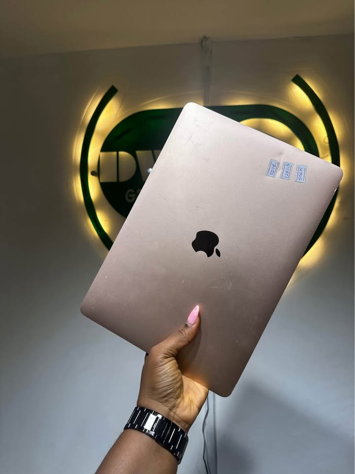 MacBook Air 2018 8GB RAM 128GB SSD core i5