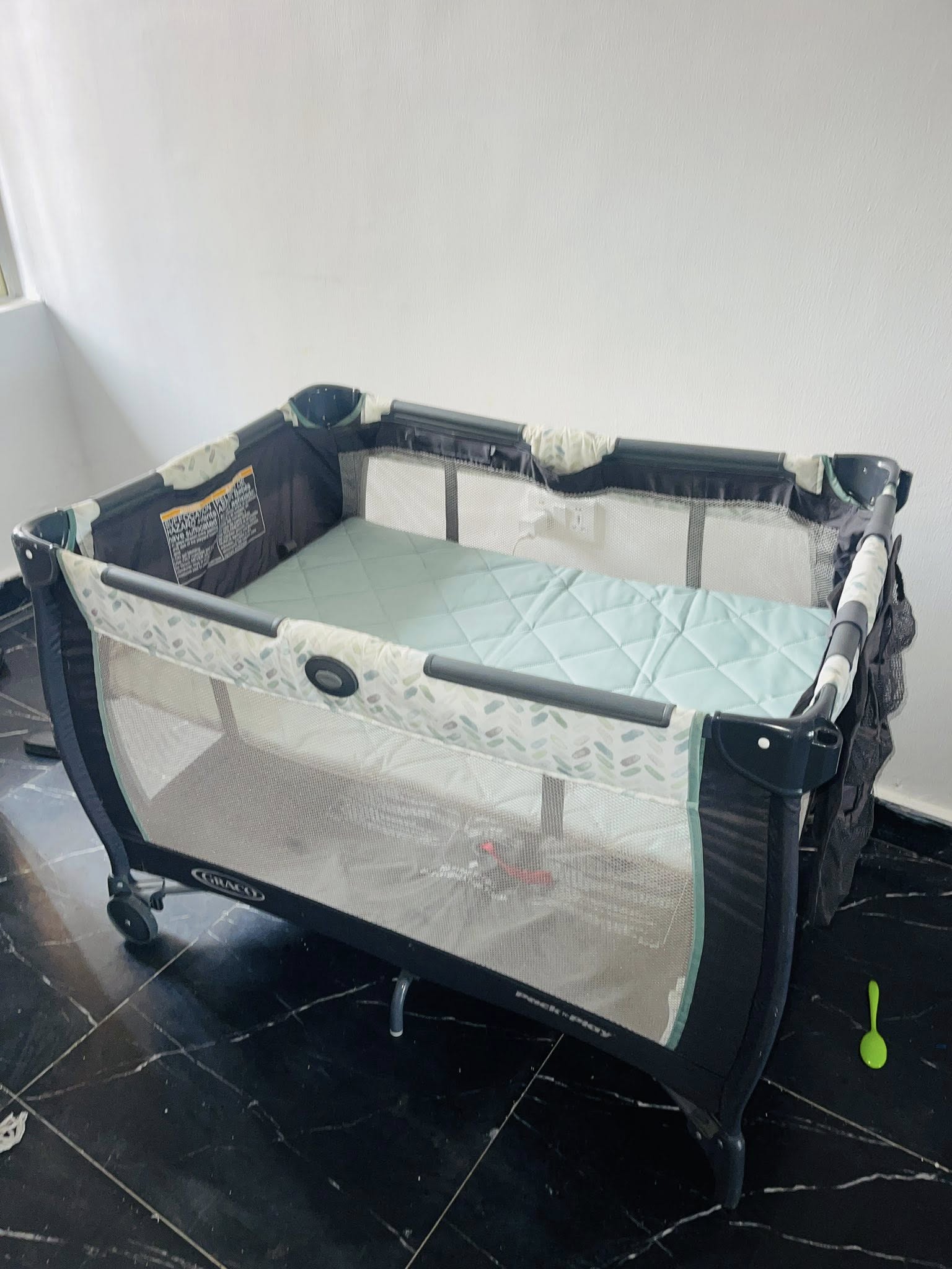 Baby cot/playpen
